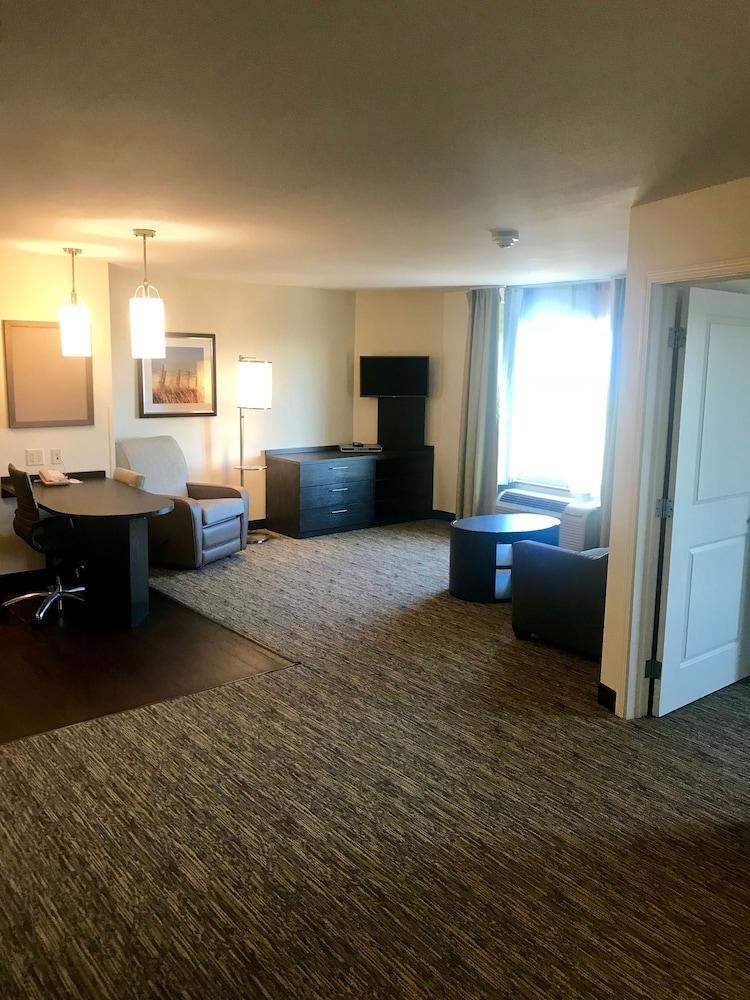 Candlewood Suites Lincoln By Ihg Bagian luar foto