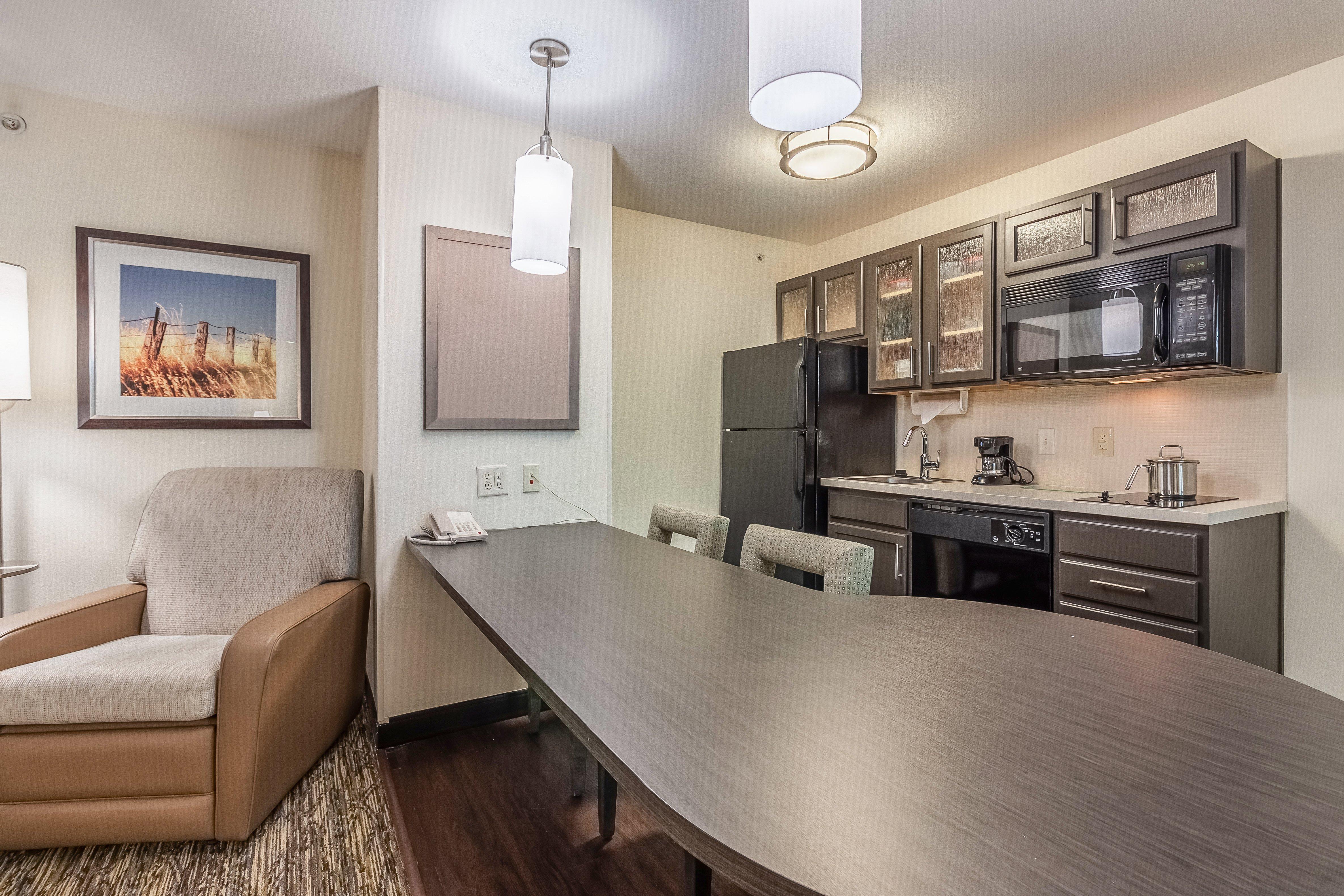 Candlewood Suites Lincoln By Ihg Bagian luar foto