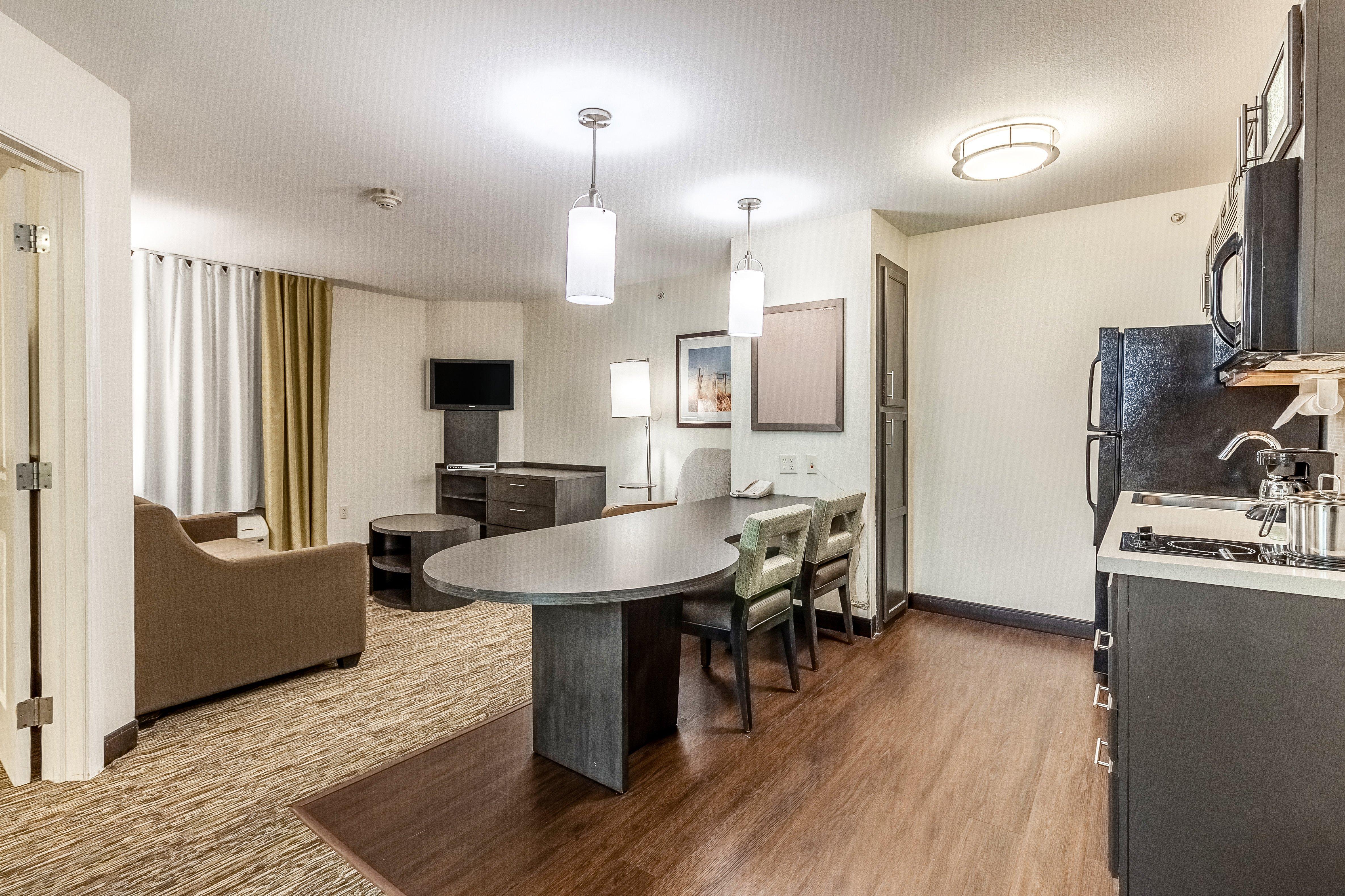 Candlewood Suites Lincoln By Ihg Bagian luar foto