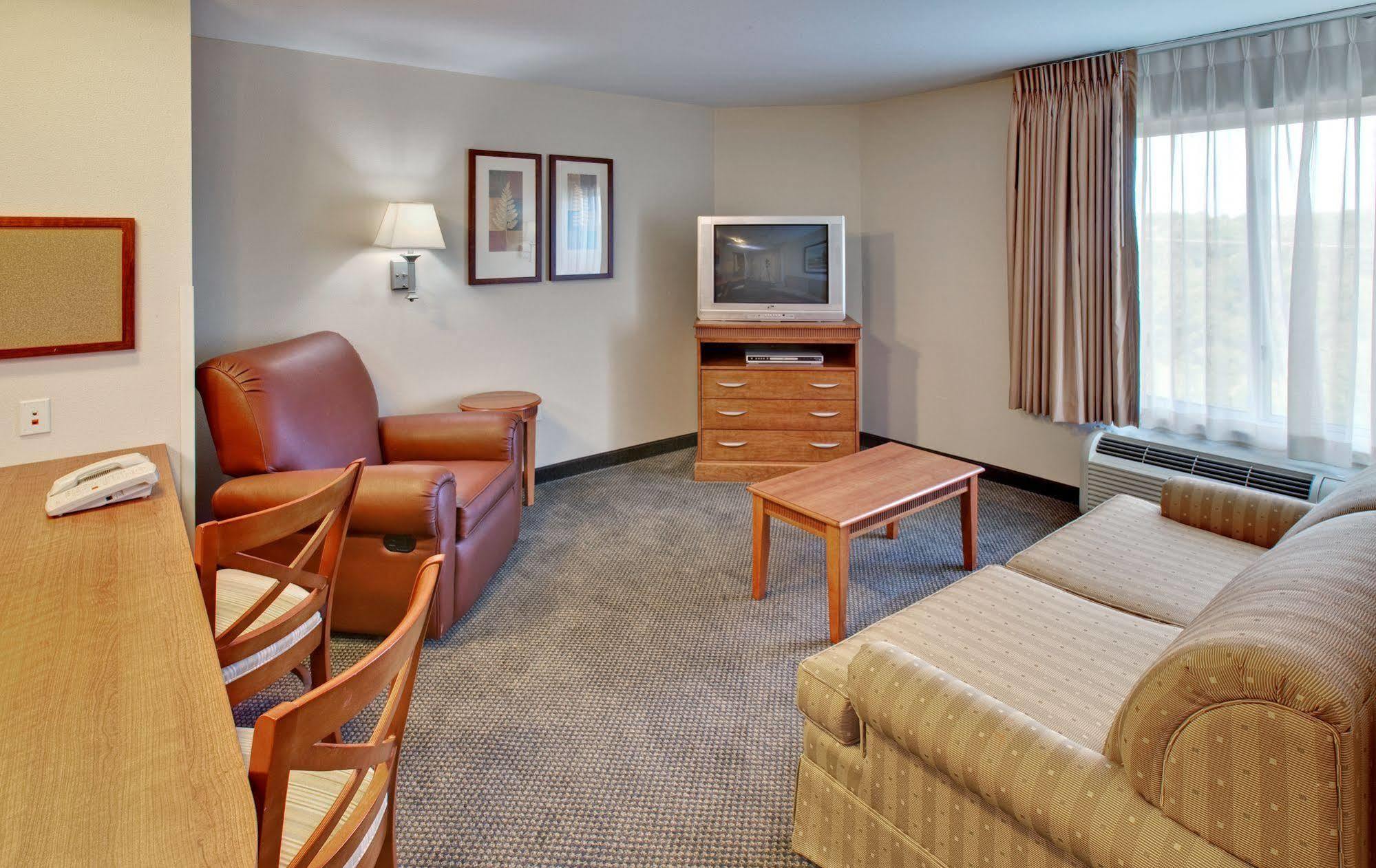 Candlewood Suites Lincoln By Ihg Bagian luar foto