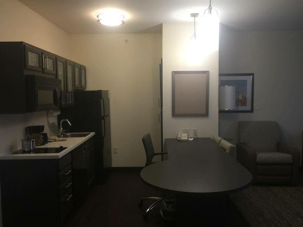 Candlewood Suites Lincoln By Ihg Bagian luar foto